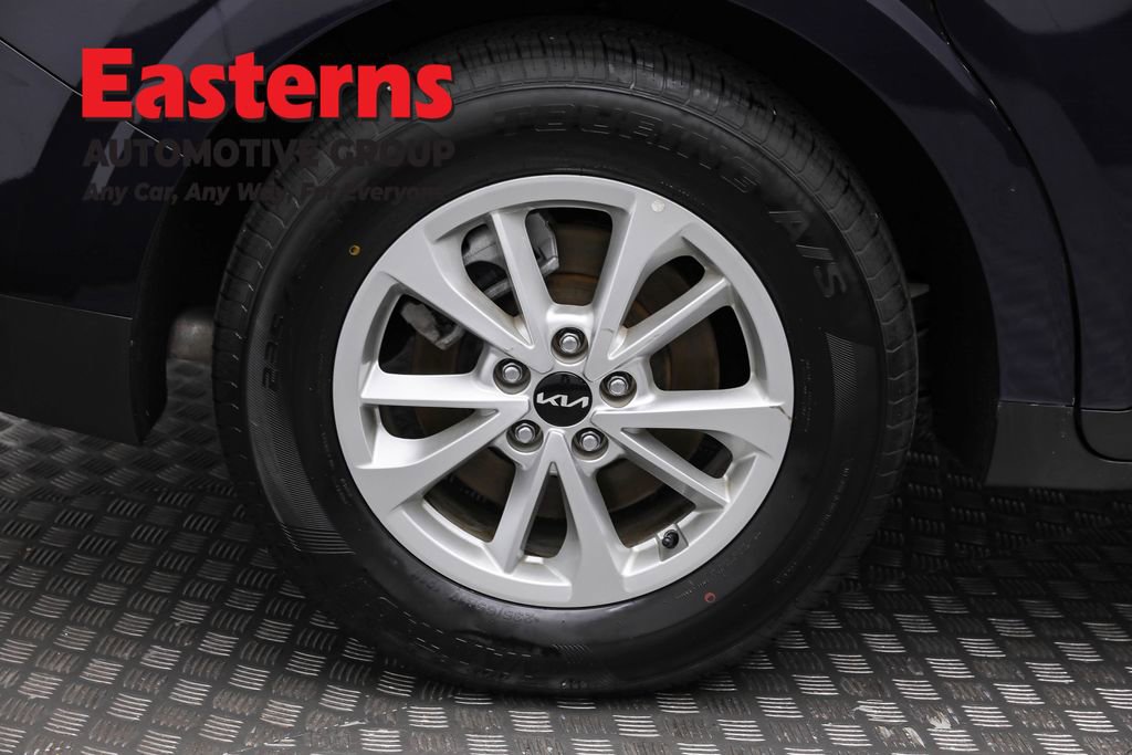 Used 2024 Kia Carnival LX image 32