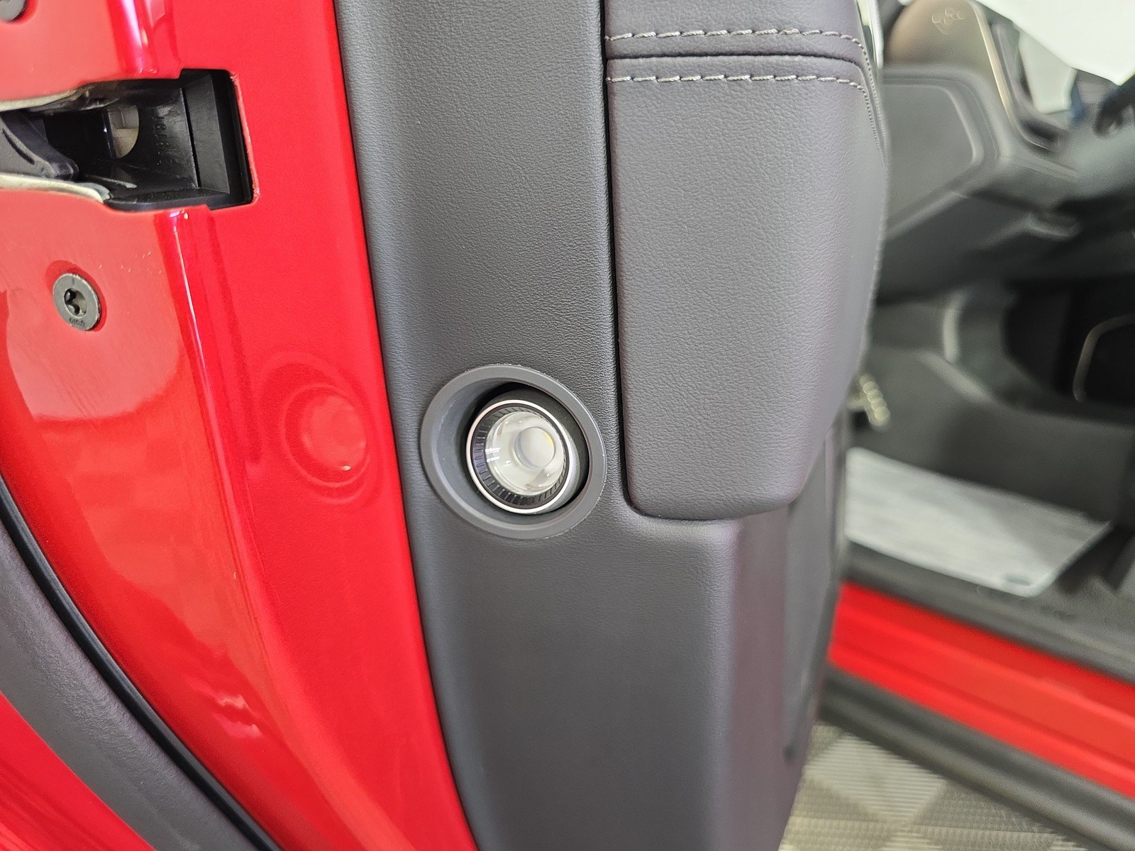 Used 2024 Rivian R1T Adventure AWD/4WD image 30