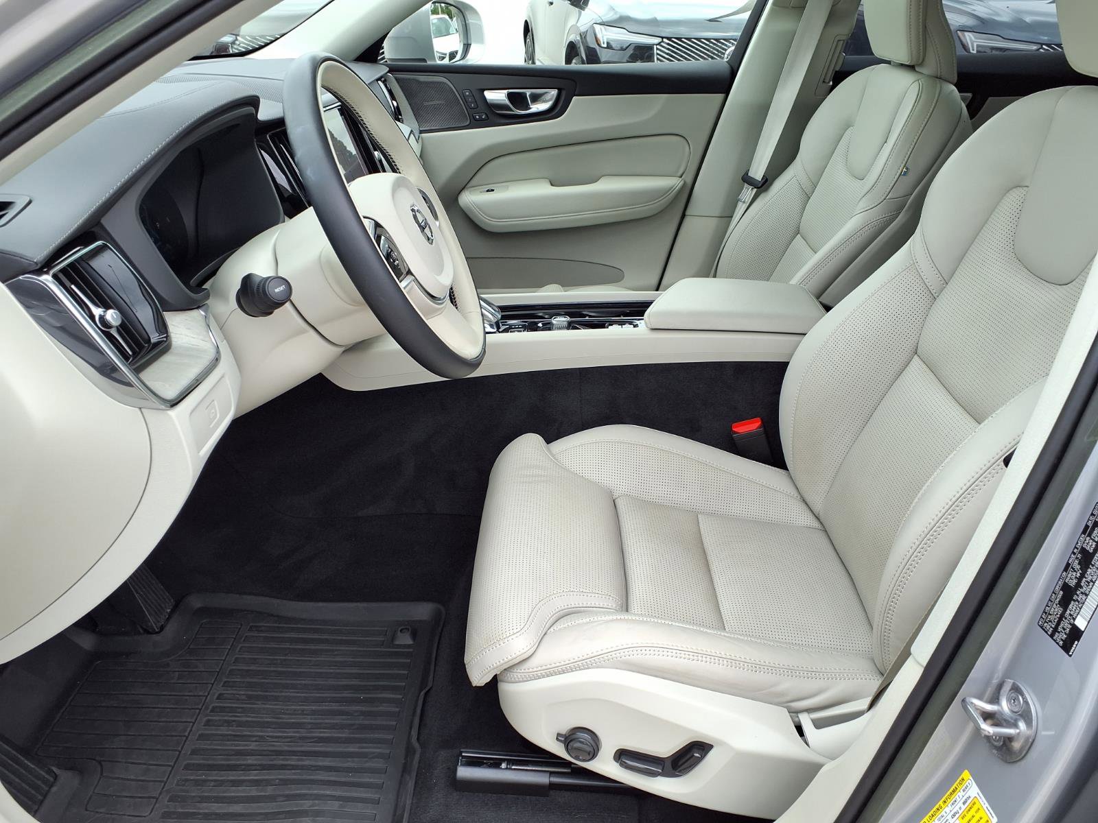 Certified 2023 Volvo XC60 B5 Ultimate w/ Protection Package Premier AWD/4WD image 22