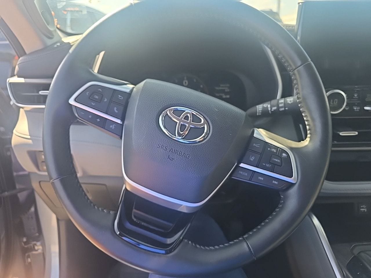 Used 2023 Toyota Highlander Limited FWD image 14