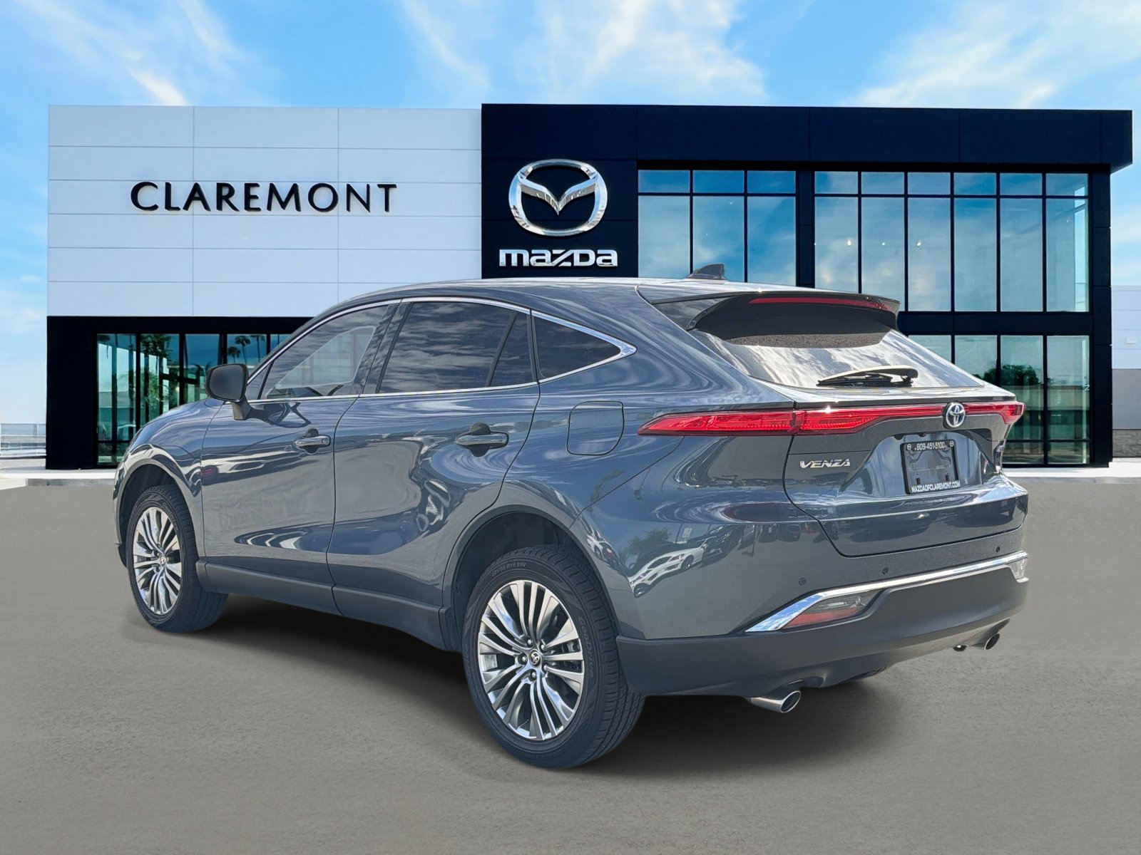 Used 2024 Toyota Venza Limited AWD/4WD image 6