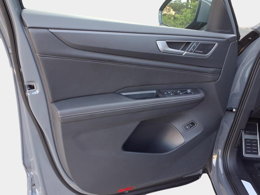 New 2025 Volkswagen Atlas Cross Sport SEL Premium R-Line image 9