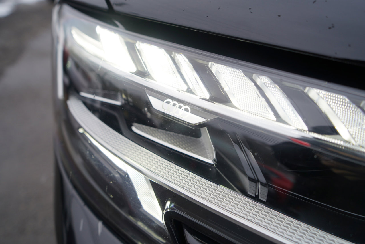 Used 2022 Audi S8 w/ S8 Comfort Plus Package image 78