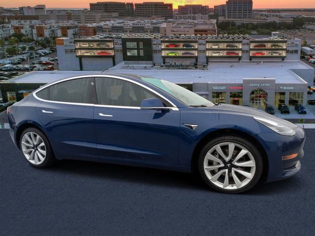 Used 2020 Tesla Model 3 Standard Range Plus image 1