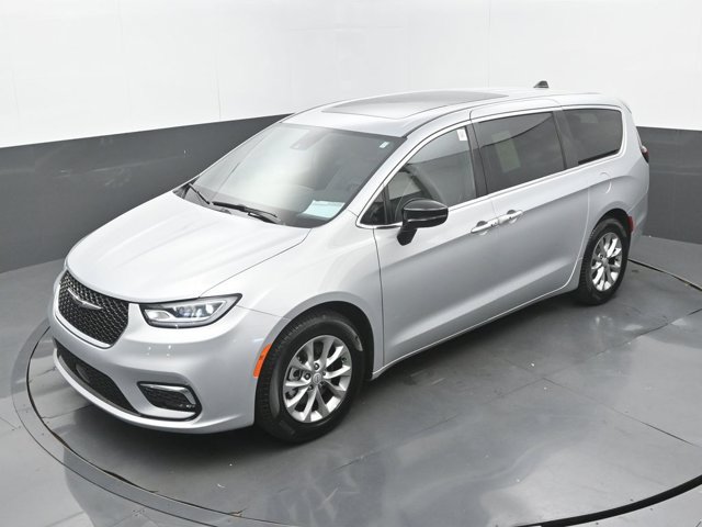 Used 2026 Chrysler Pacifica Limited FWD image 31