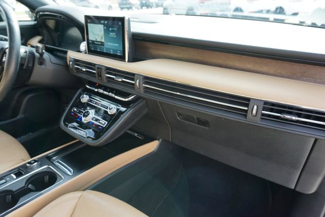 Used 2020 Lincoln Corsair Reserve w/ Equipment Group 201A image 22