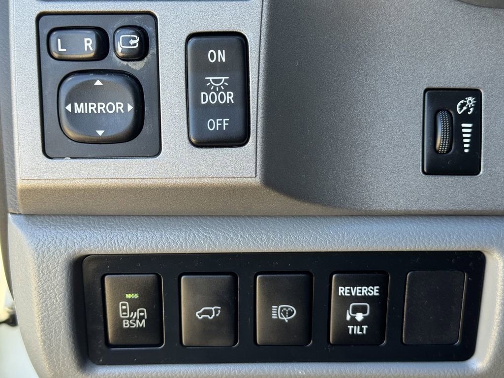 Used 2013 Toyota Sequoia Platinum image 23