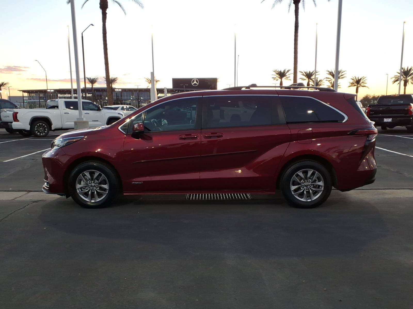 Used 2021 Toyota Sienna LE FWD image 7