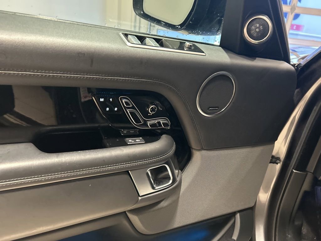 Used 2019 Land Rover Range Rover Supercharged image 3