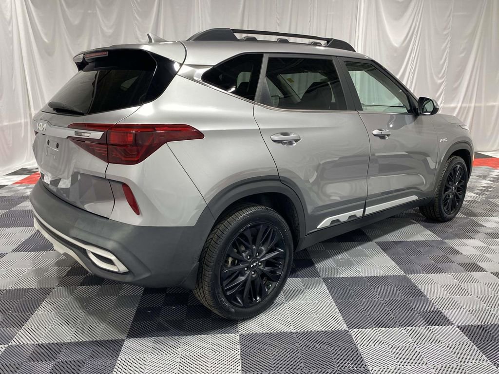 Used 2022 Kia Seltos Nightfall Edition image 4
