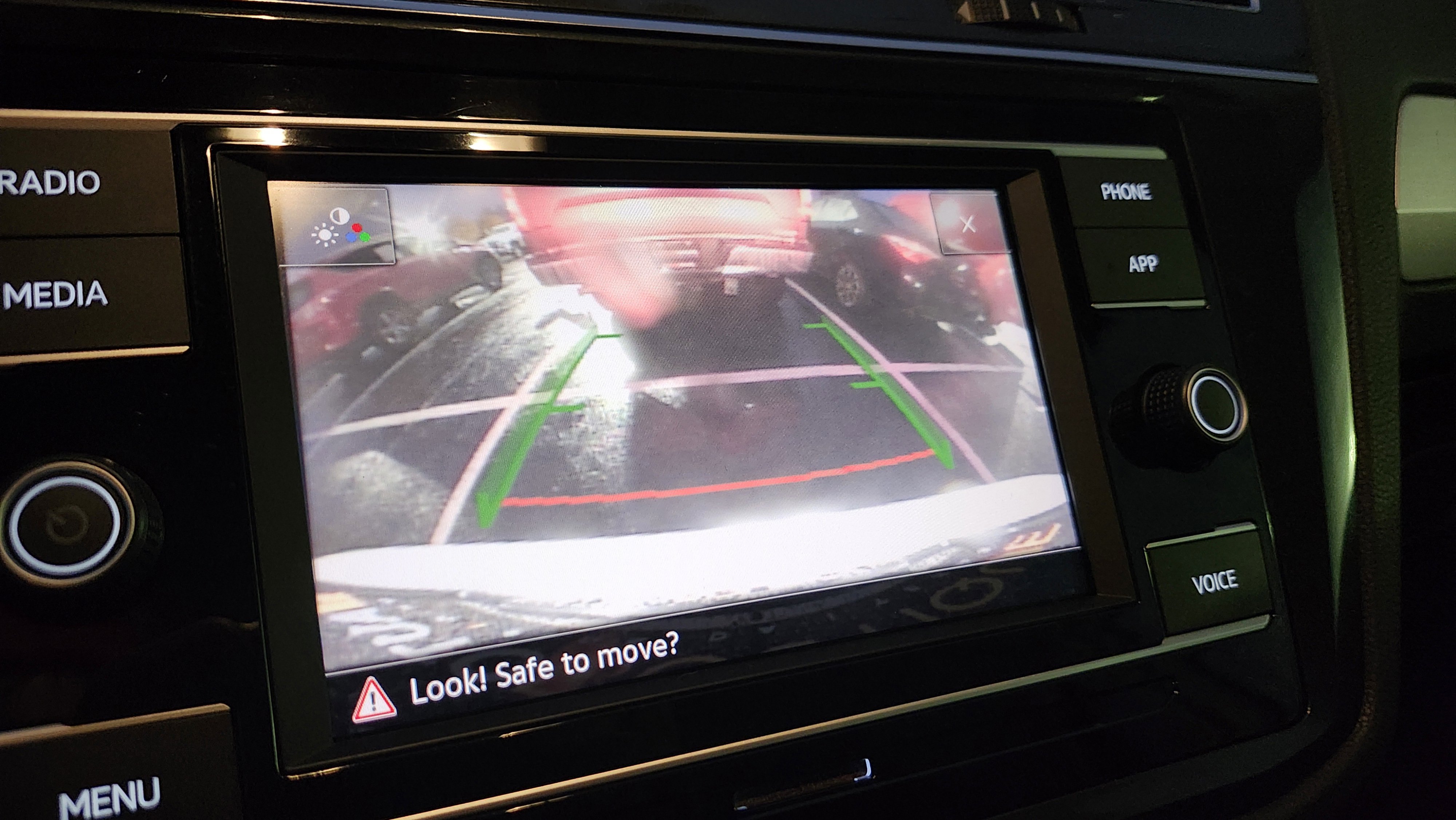 Used 2020 Volkswagen Tiguan S image 2