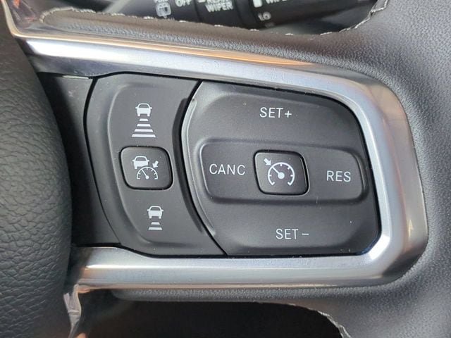 Used 2026 Jeep Wrangler Unlimited Sahara AWD/4WD image 25