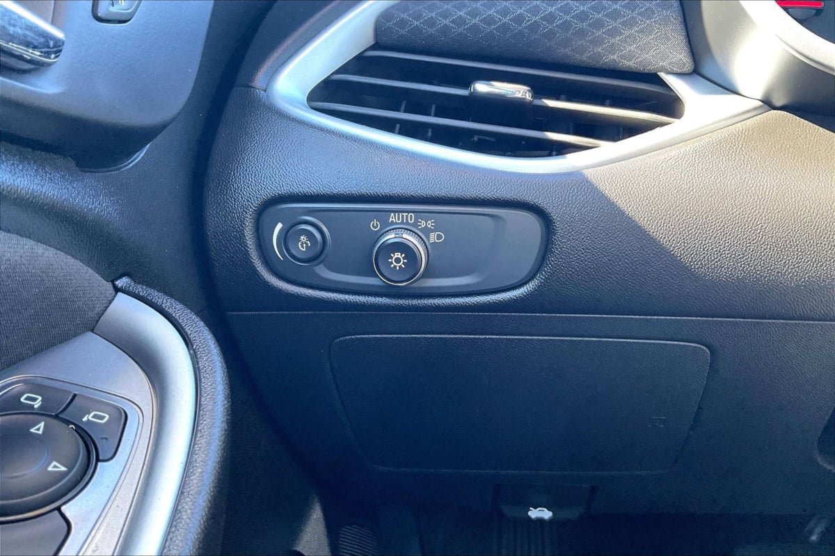 Used 2024 Chevrolet Malibu LT FWD image 36