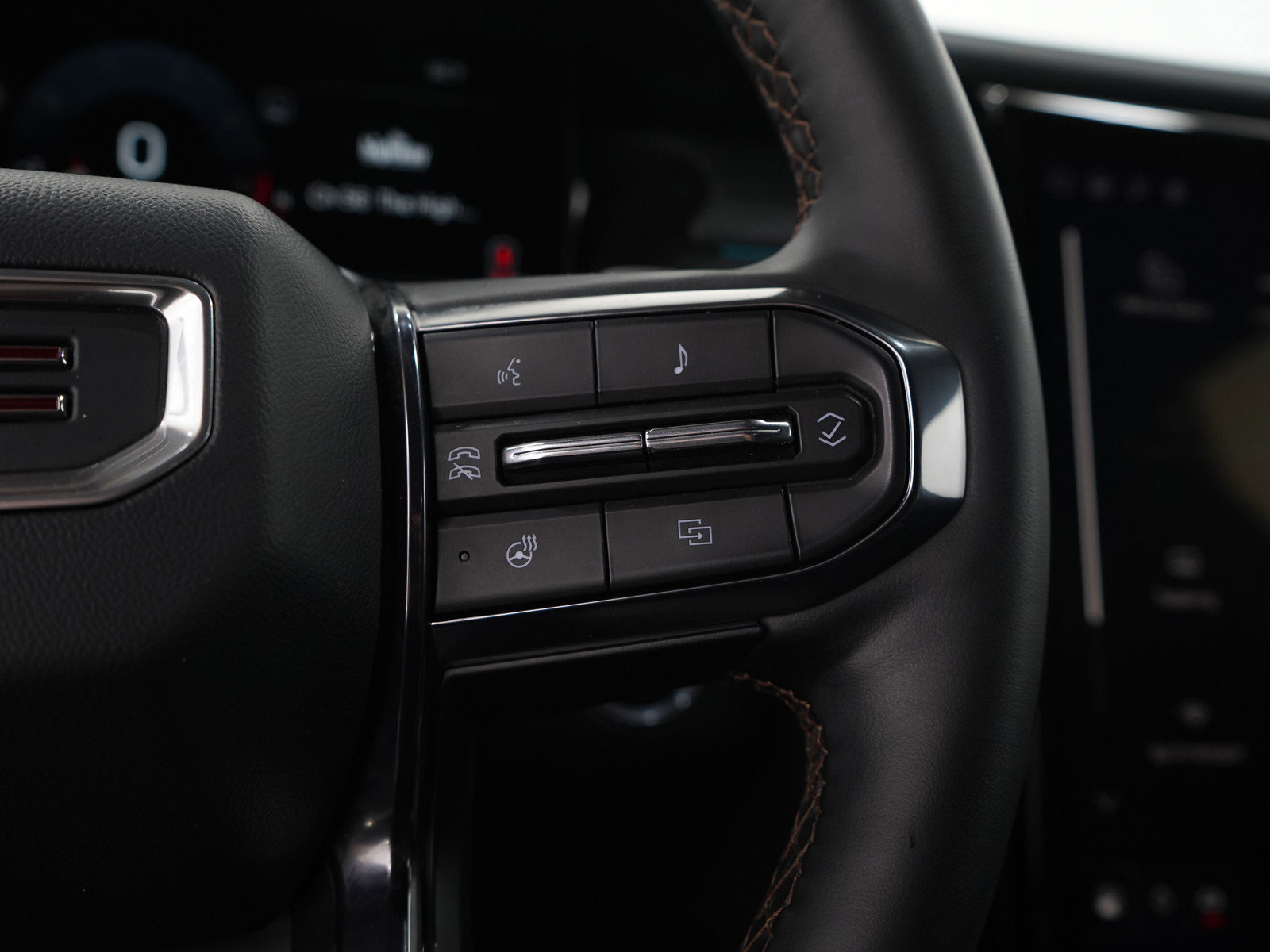 Used 2025 GMC Acadia AT4 AWD/4WD image 29