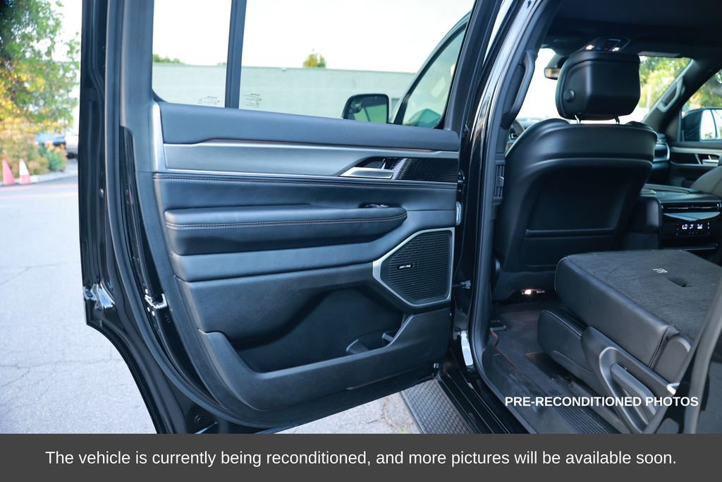 Used 2024 Jeep Wagoneer Series II image 39