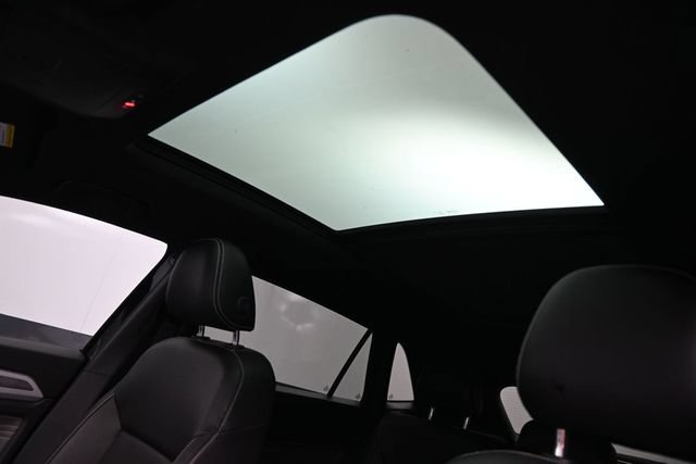 Used 2022 Volkswagen Atlas Cross Sport SE w/ Panoramic Sunroof Package FWD image 7