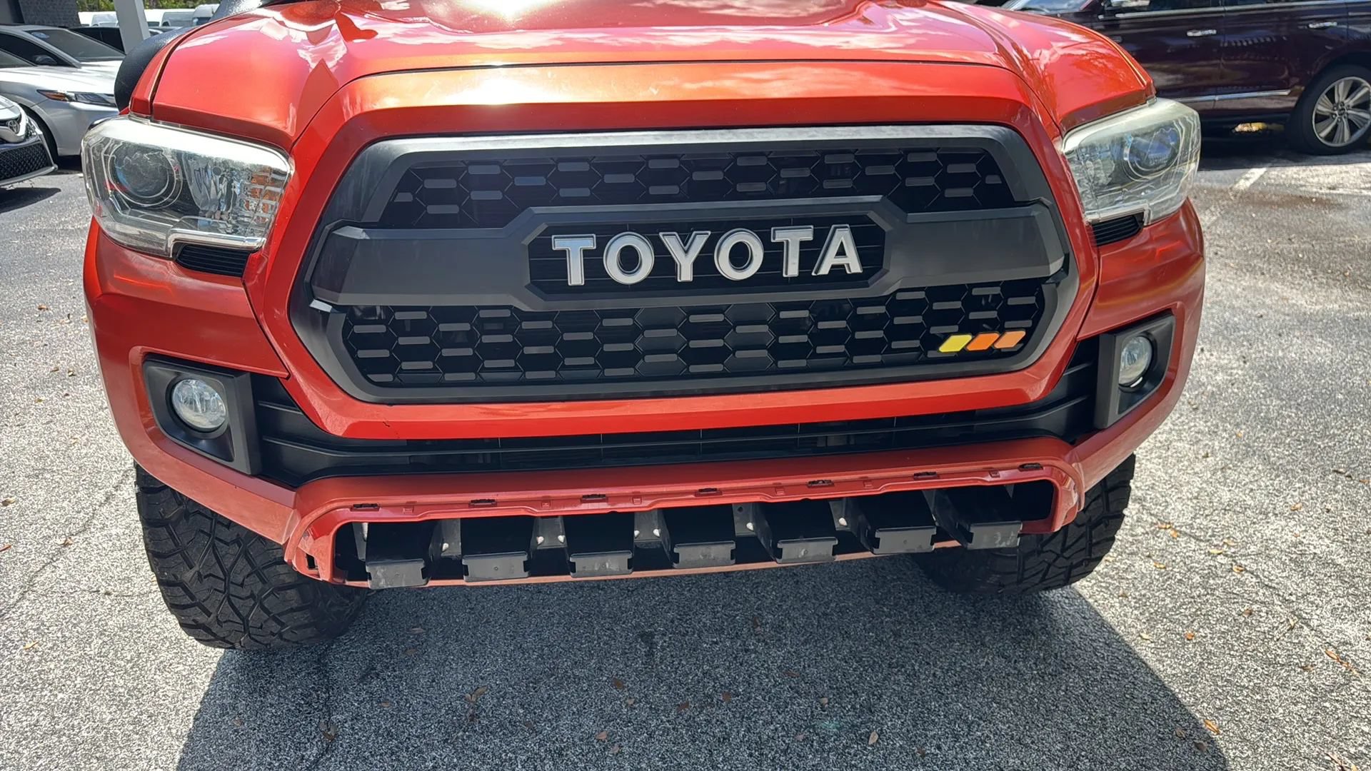 Used 2017 Toyota Tacoma TRD Off-Road w/ Premium & Technology Package AWD/4WD image 38