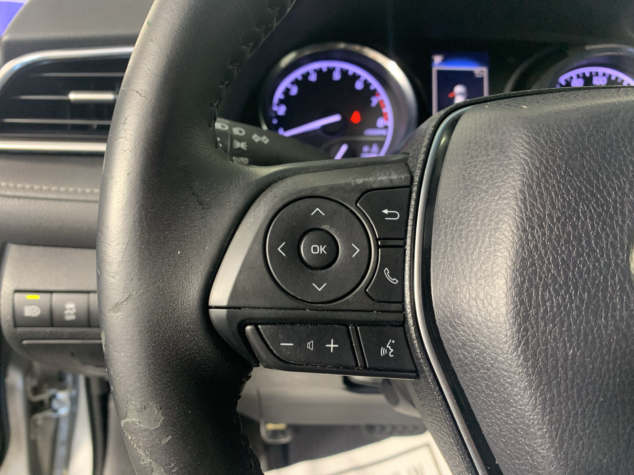 Used 2018 Toyota Camry SE FWD image 18