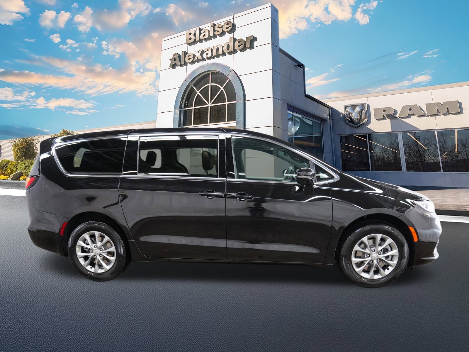 New 2026 Chrysler Pacifica Limited video 2