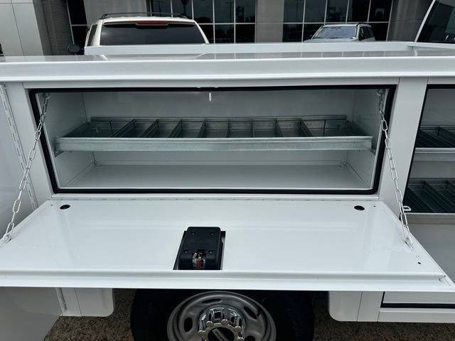 New 2025 Ford F250 XL w/ XL Chrome Package image 9