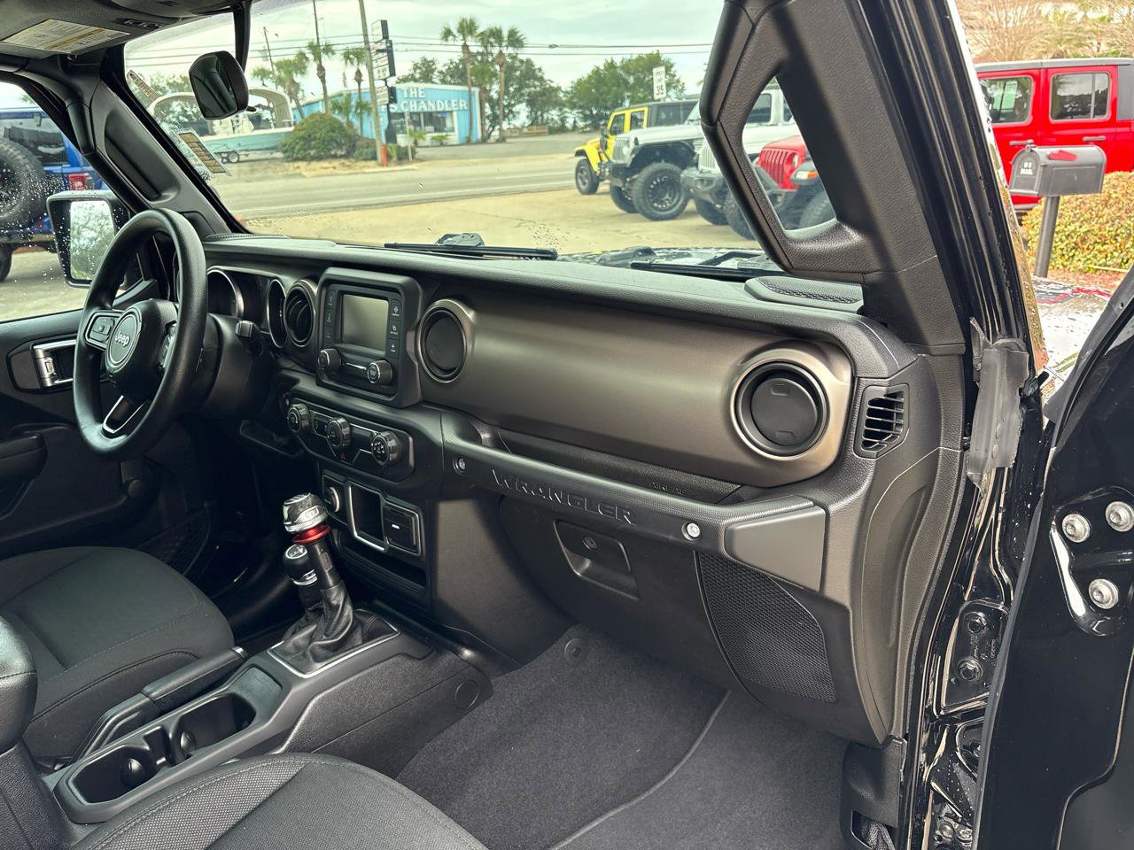 Used 2018 Jeep Wrangler Sport image 9