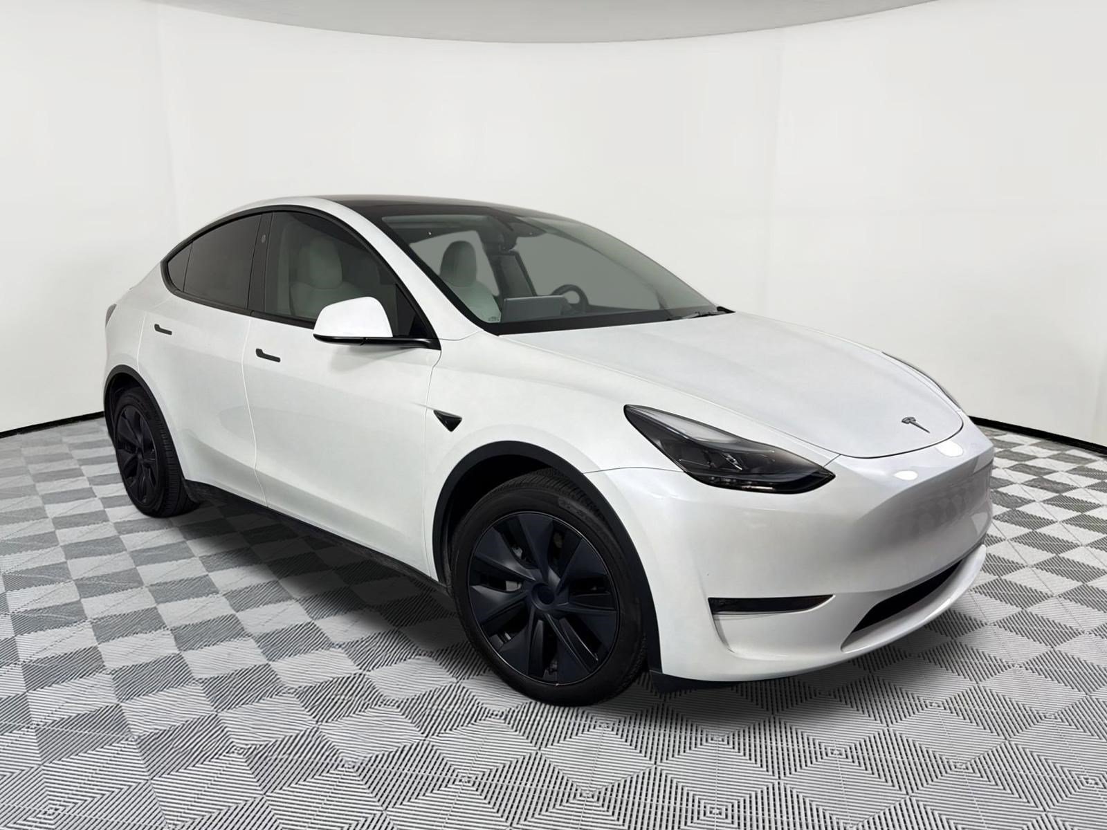 Used 2024 Tesla Model Y Long Range AWD/4WD image 7