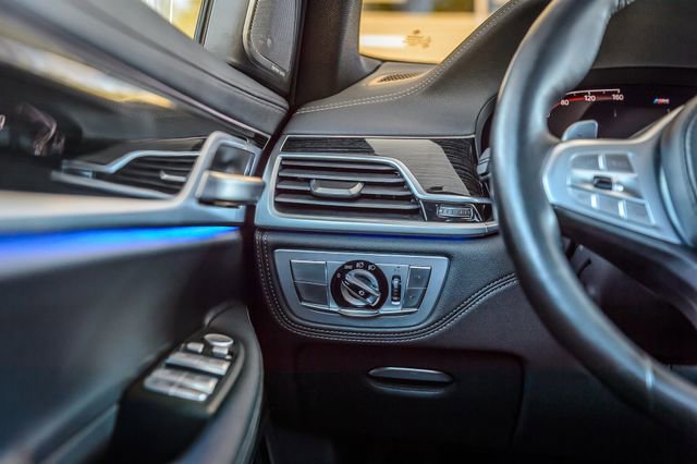 Used 2020 BMW 740i xDrive w/ M Sport Package image 25