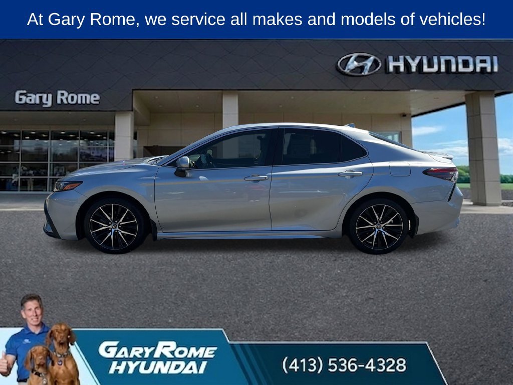 Used 2023 Toyota Camry SE AWD/4WD image 3