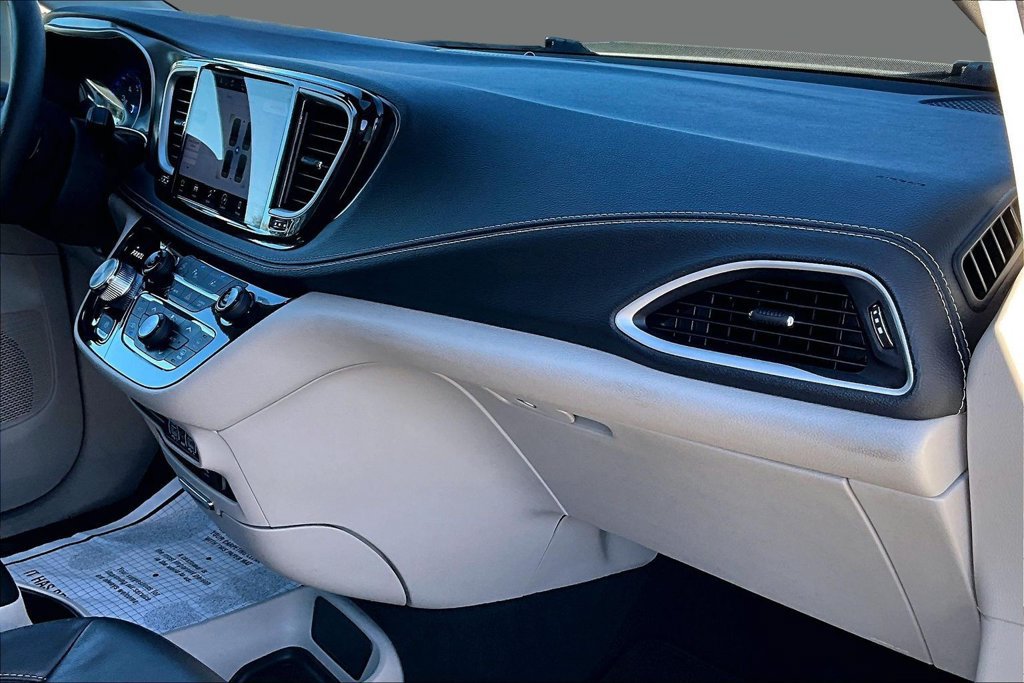 Used 2022 Chrysler Pacifica Touring-L FWD image 10