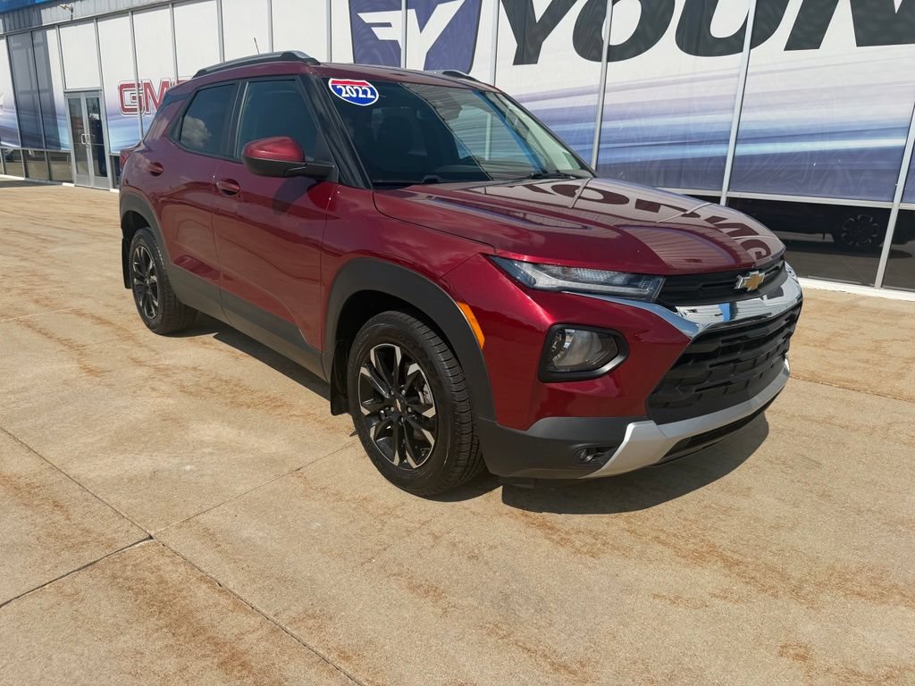 Used 2022 Chevrolet TrailBlazer LT w/ Convenience Package FWD image 2