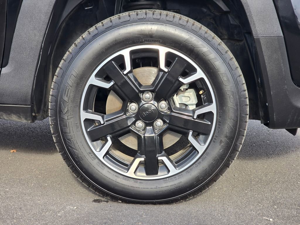 Used 2023 Jeep Renegade Latitude AWD/4WD image 9