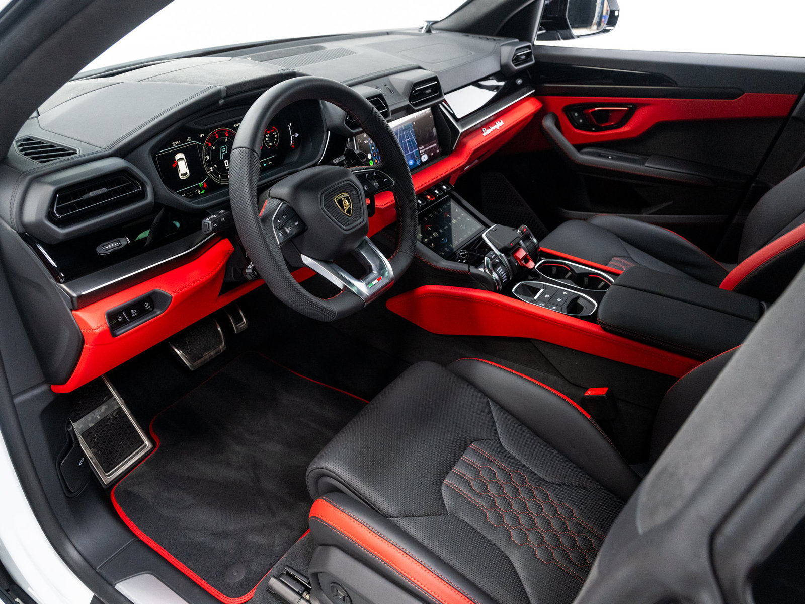 Used 2025 Lamborghini Urus SE AWD/4WD image 36