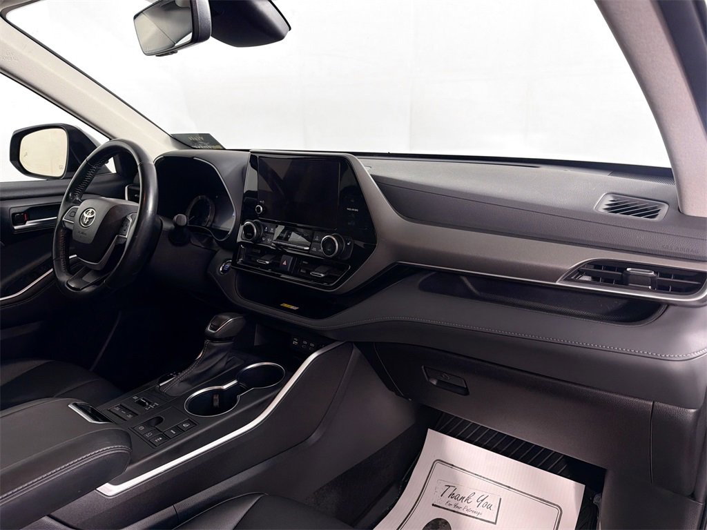Used 2023 Toyota Highlander L image 25