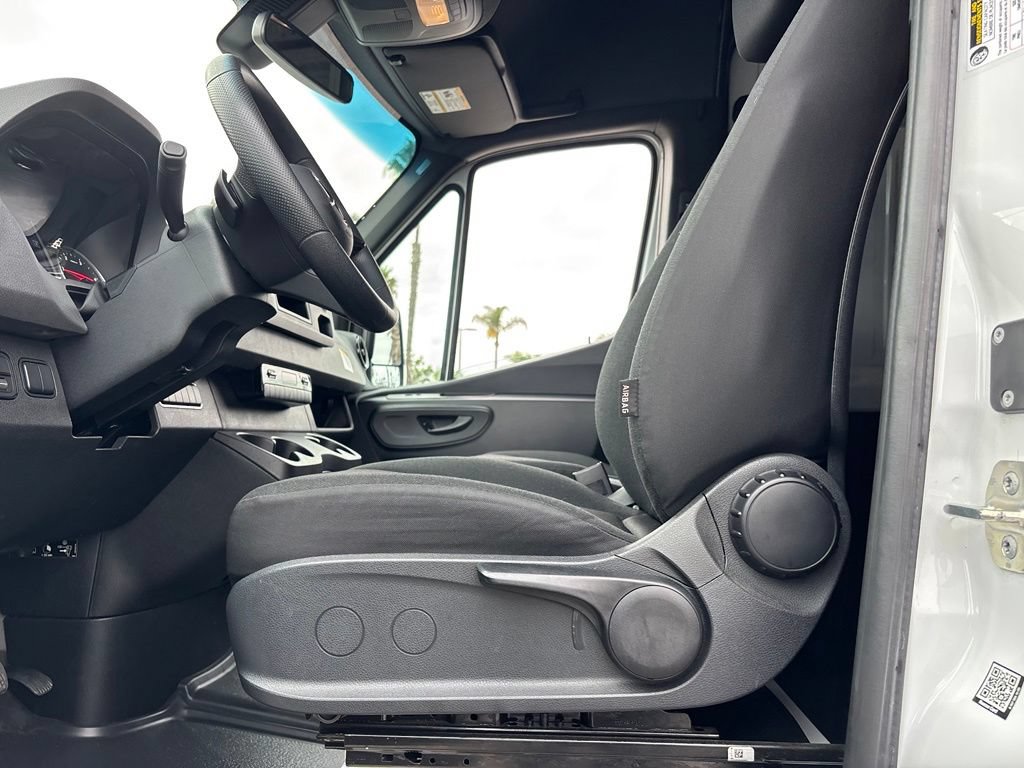 Used 2025 Mercedes-Benz Sprinter 2500 image 15