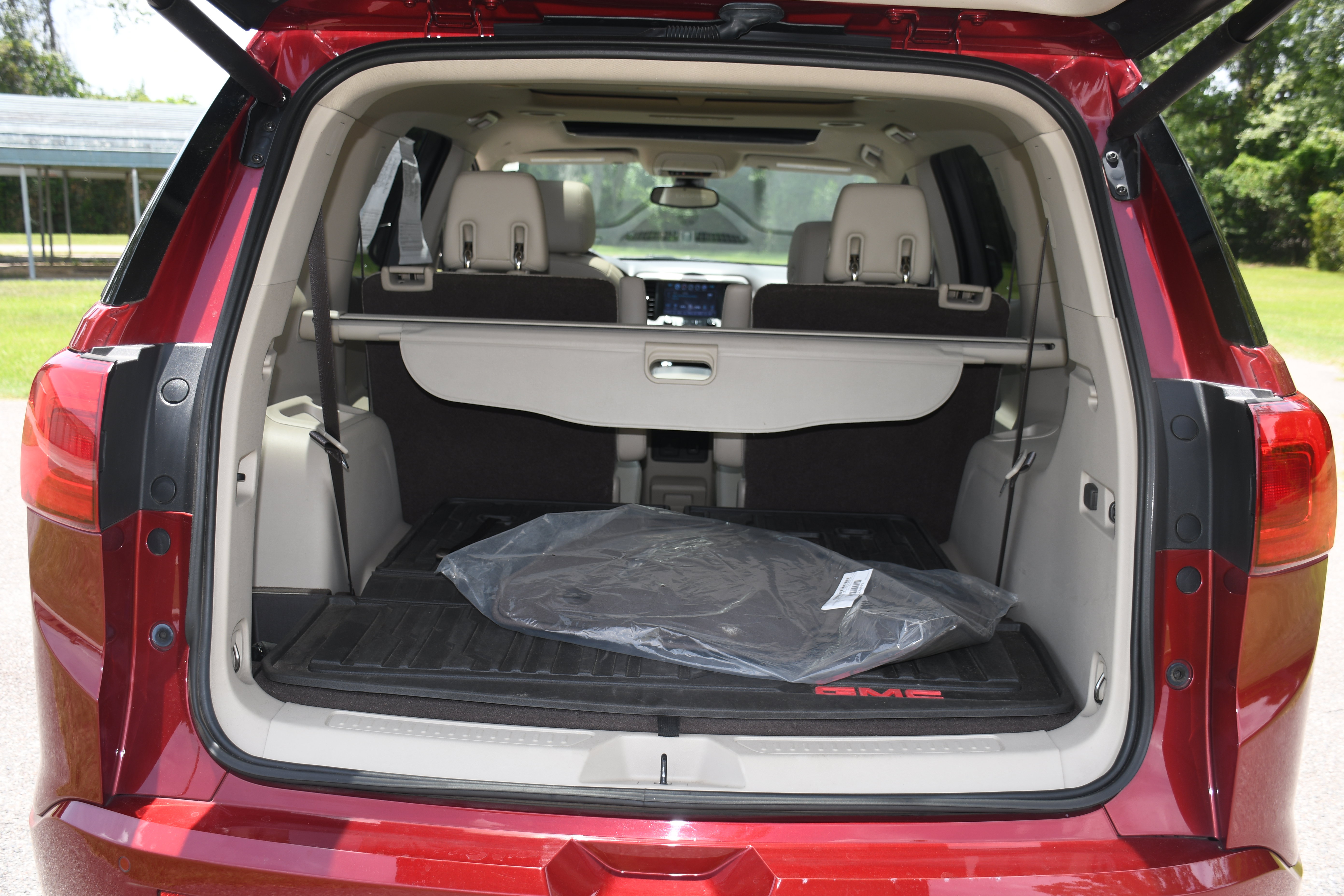 Used 2019 GMC Acadia Denali w/ Technology Package FWD image 20
