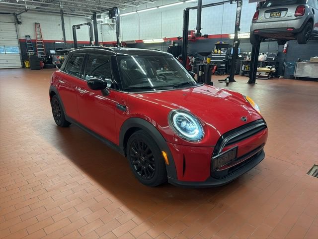 Used 2022 MINI Cooper 4-Door Hardtop image 3