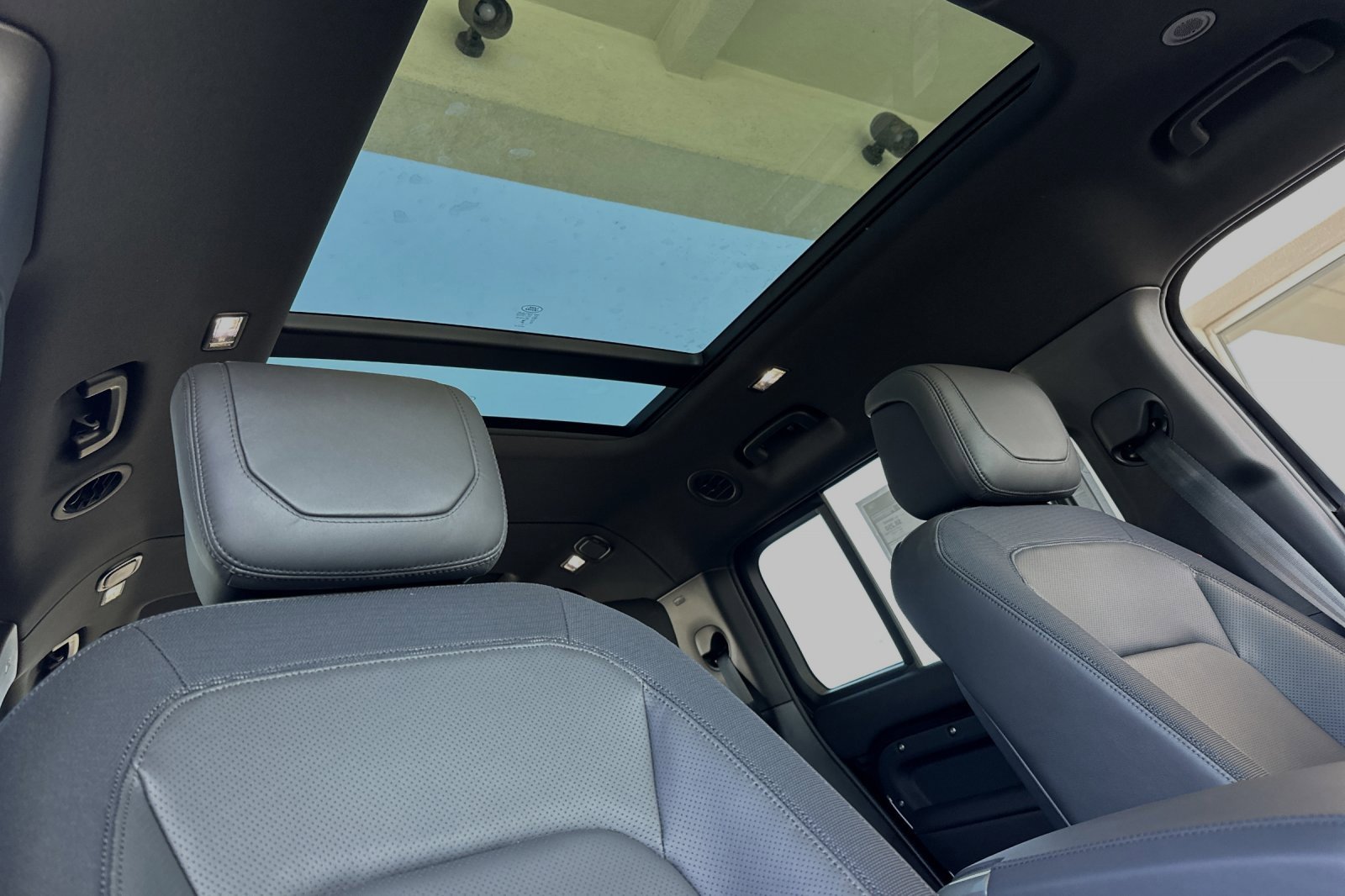 New 2024 Land Rover Defender 130 X-Dynamic SE image 15