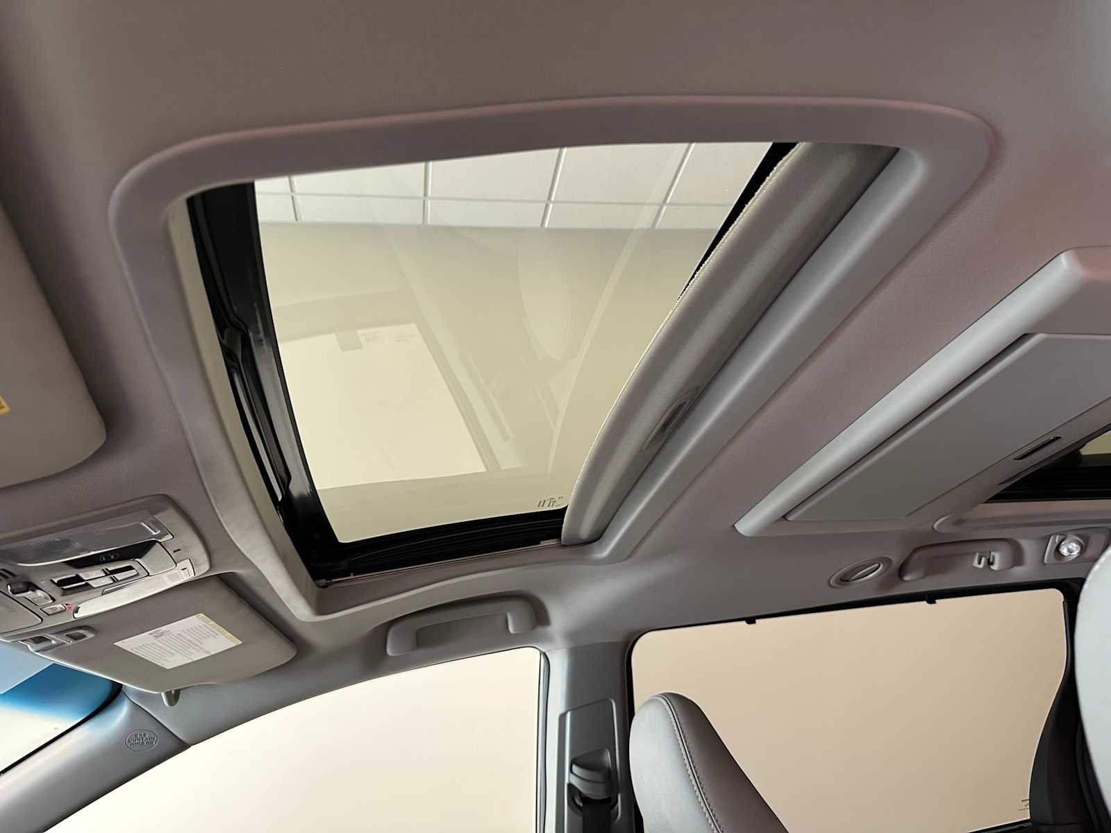 Used 2017 Toyota Sienna Limited Premium image 22