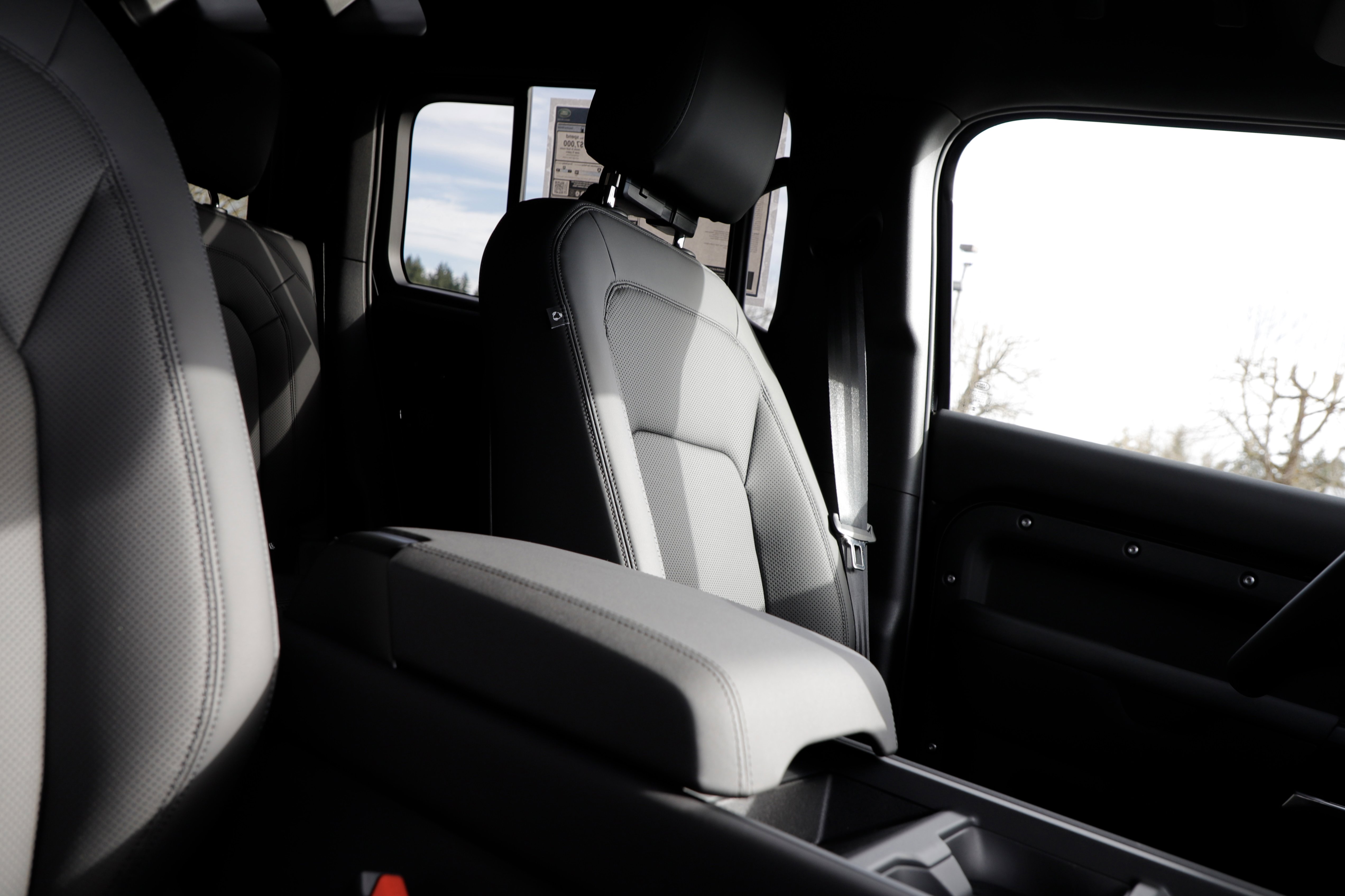 New 2026 Land Rover Defender 110 X-Dynamic SE image 12