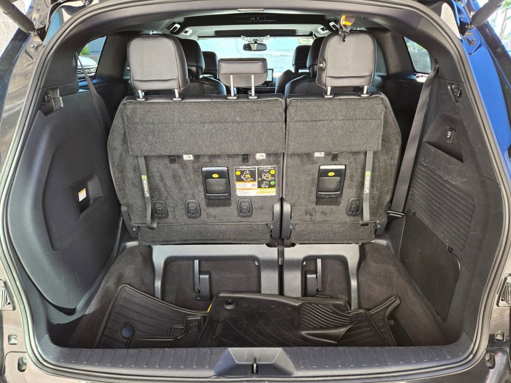 Used 2025 Toyota Sienna Limited image 17