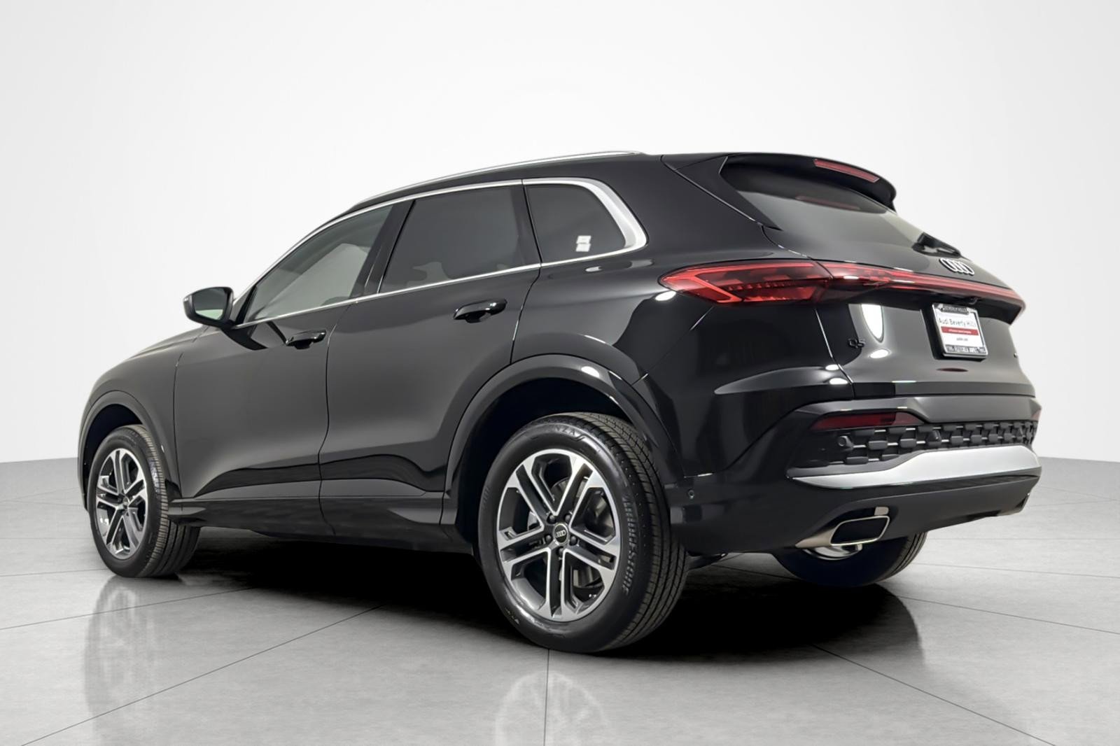 Used 2025 Audi Q5 Premium w/ Convenience Package AWD/4WD image 3