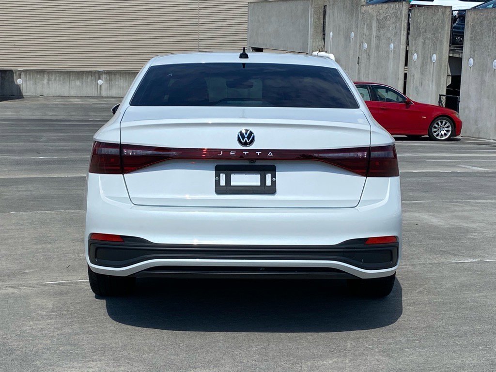 Certified 2025 Volkswagen Jetta SE w/ Black Wheel Package image 3