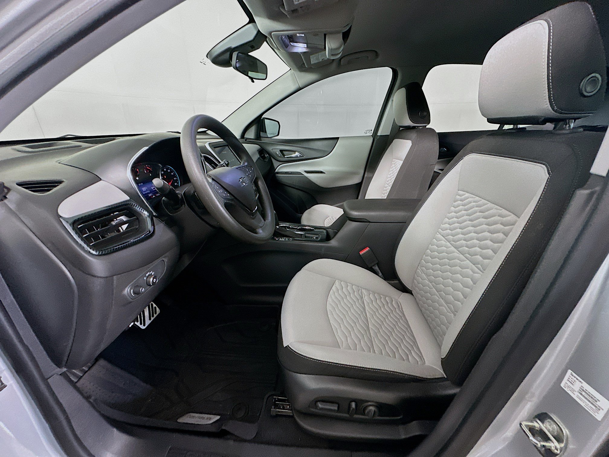 Used 2020 Chevrolet Equinox LT FWD image 13