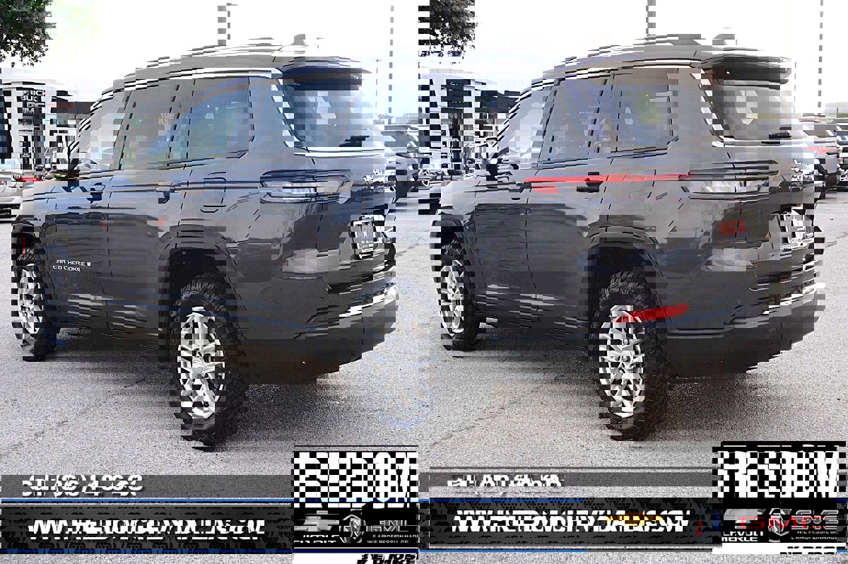 Used 2023 Jeep Grand Cherokee L Laredo image 34