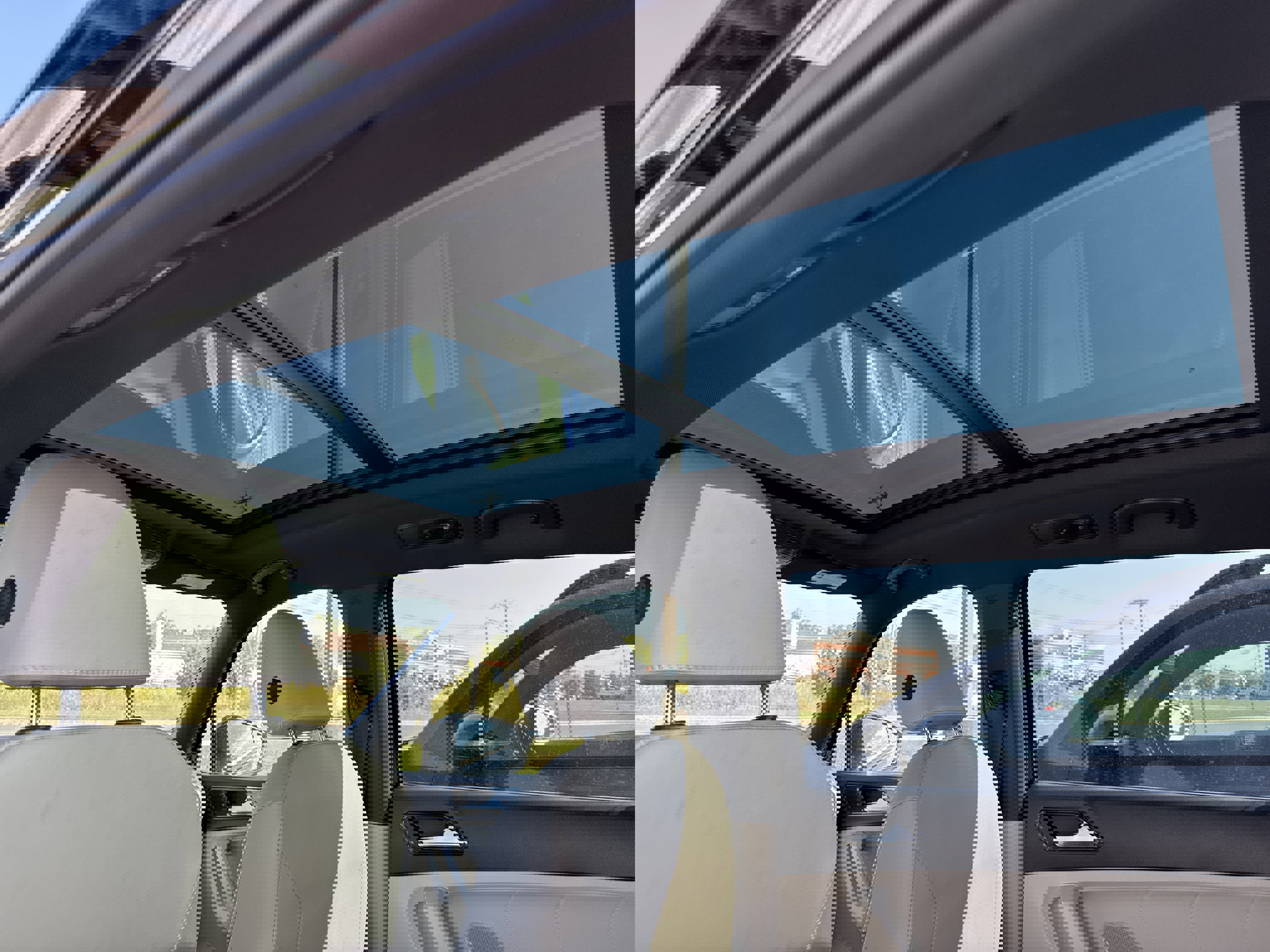 Used 2022 Volkswagen Tiguan SE R-Line image 25