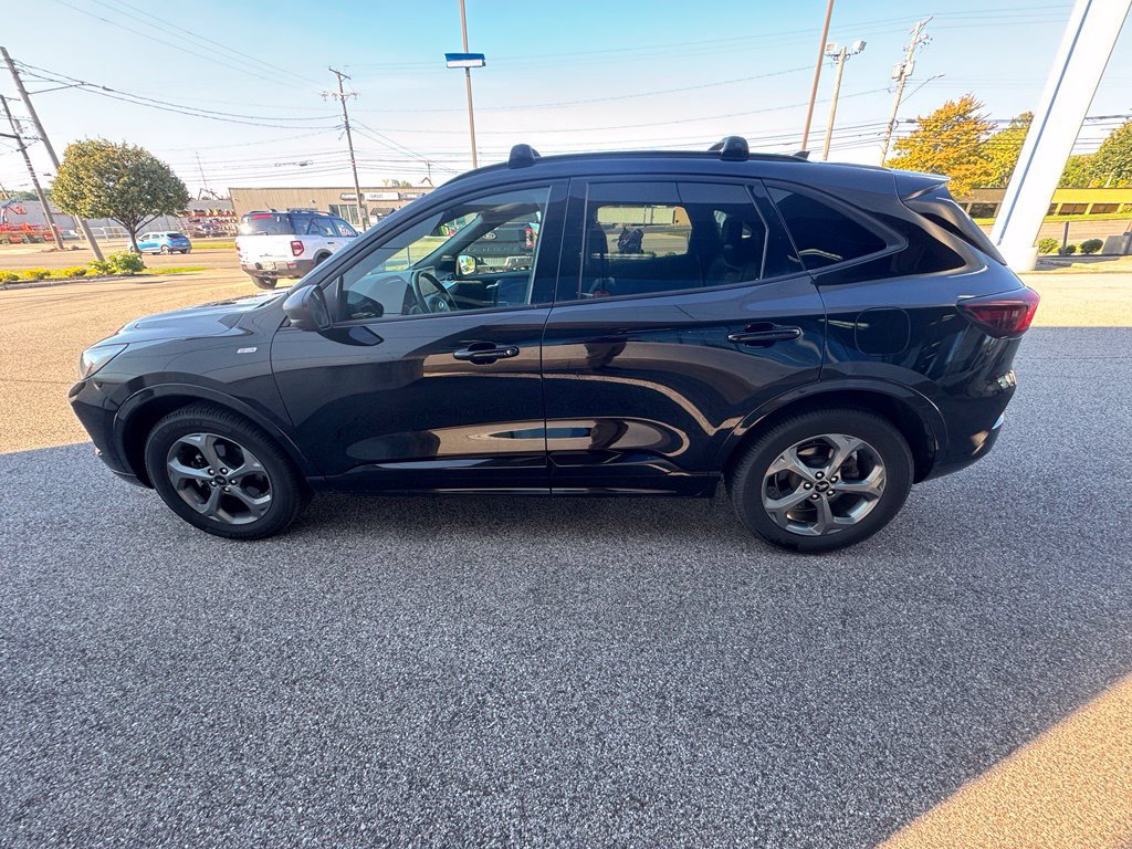 Used 2023 Ford Escape ST-Line w/ Tech Pack #1 AWD/4WD image 4