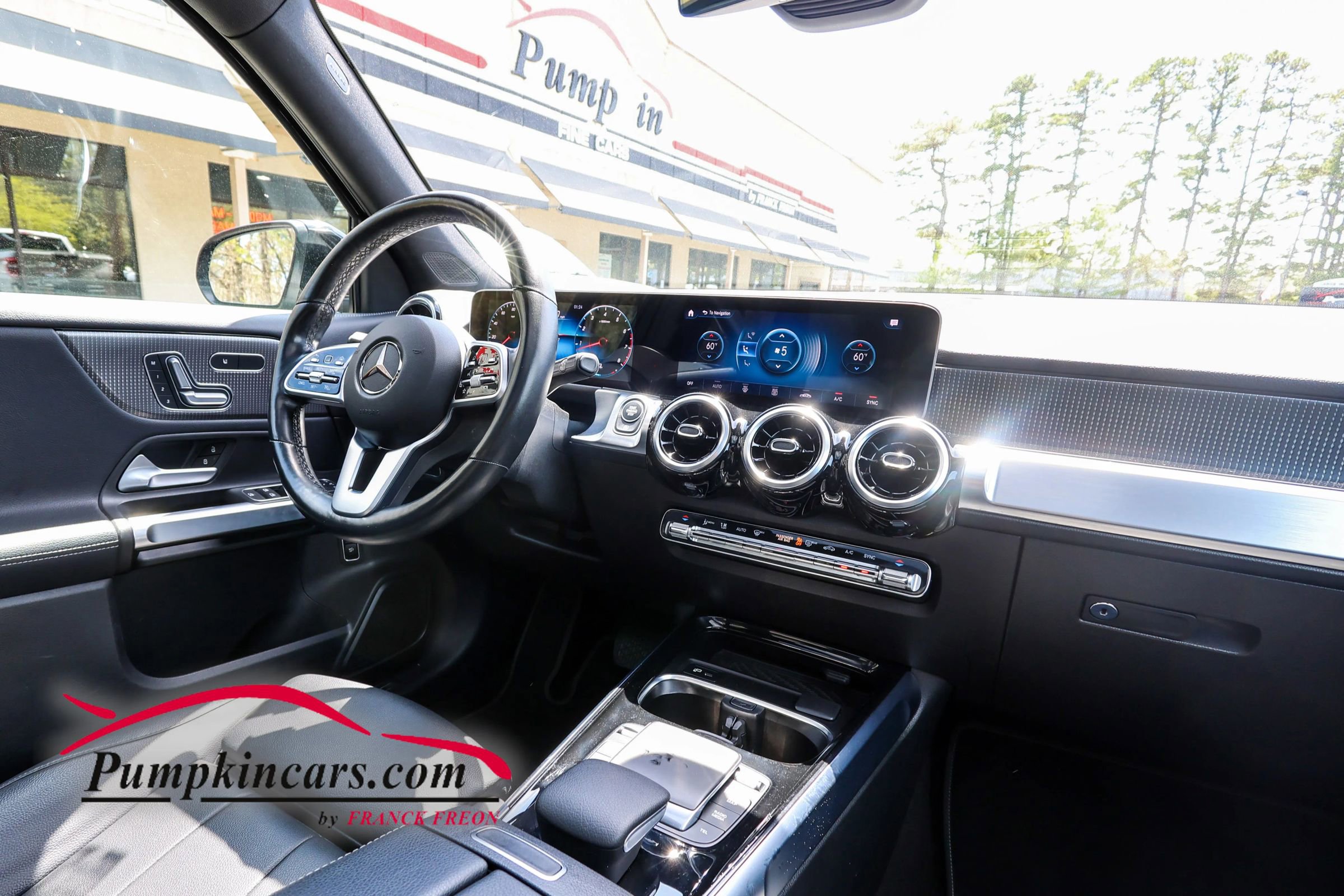 Used 2021 Mercedes-Benz GLB 250 4MATIC w/ Premium Package image 32