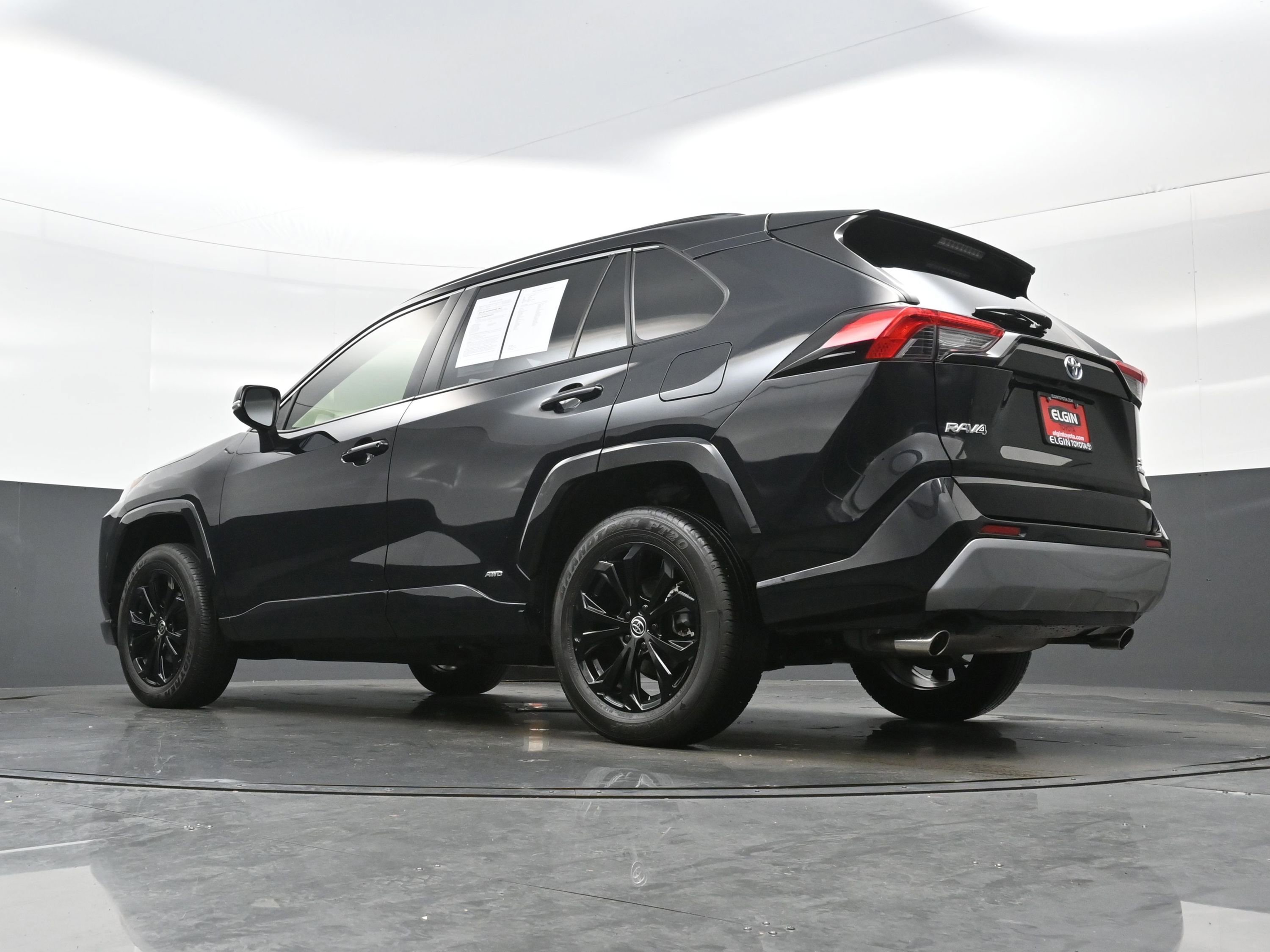 Used 2023 Toyota RAV4 SE w/ SE Grade Weather Package AWD/4WD image 30