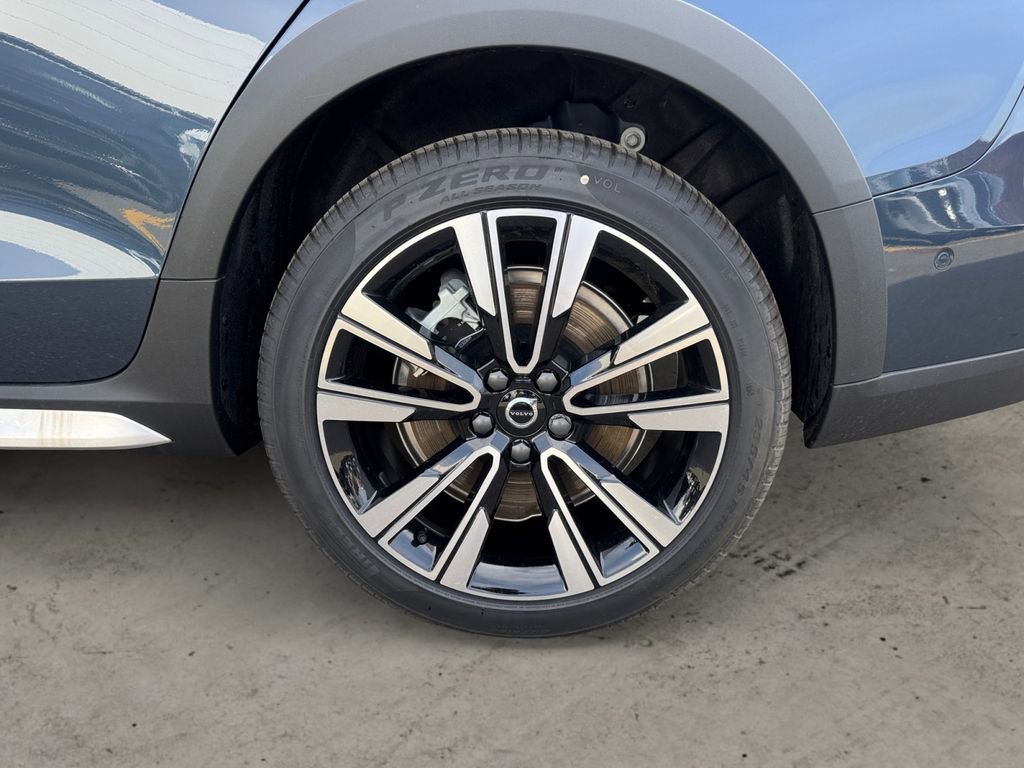 New 2026 Volvo V60 B5 Cross Country Ultra w/ Protection Package Premier image 7