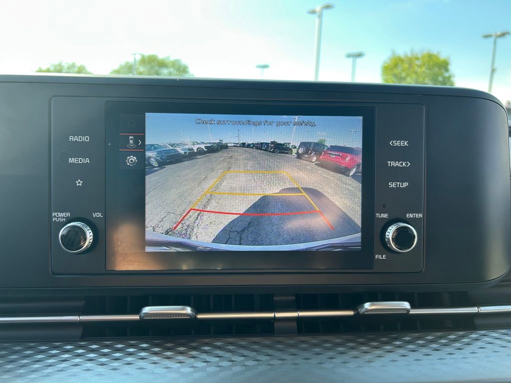 Used 2023 Kia Carnival LX FWD image 13